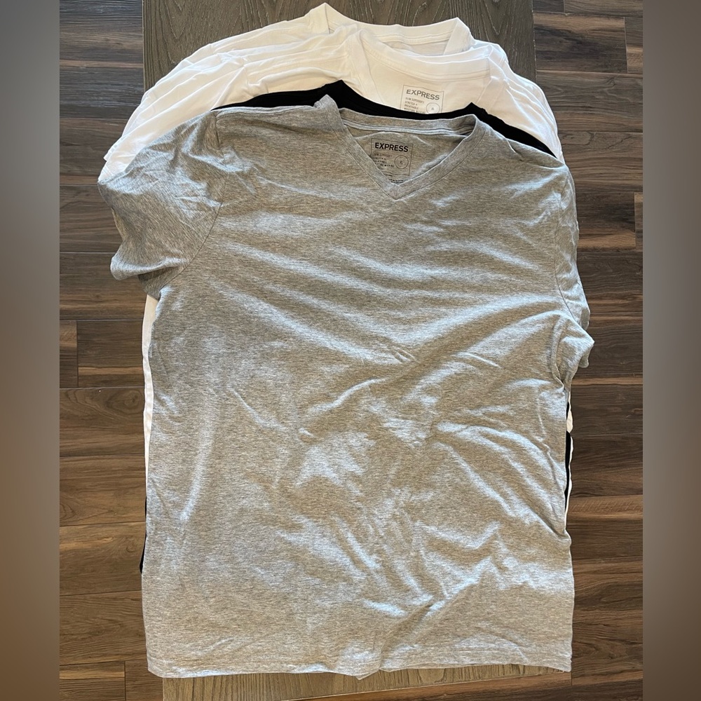 *NWOT* 5 Men’s Express V-Neck T-Shirts
